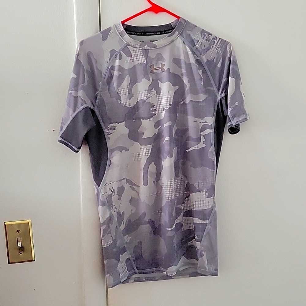Under armor camouflage t shirt size M